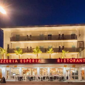  Hotel Esperia