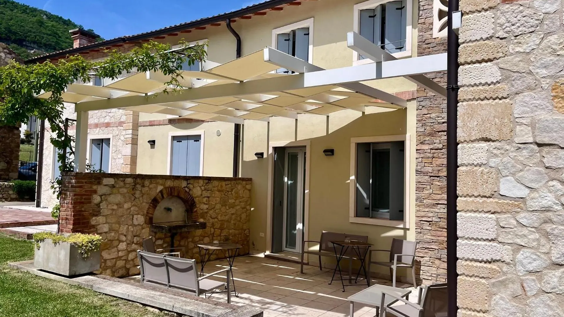 Villavecchia Castegnero 0*,  Italy